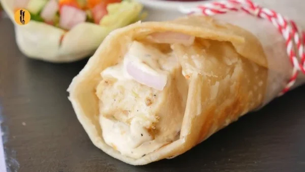 CHICKEN CHEESE PRATHA ROLL